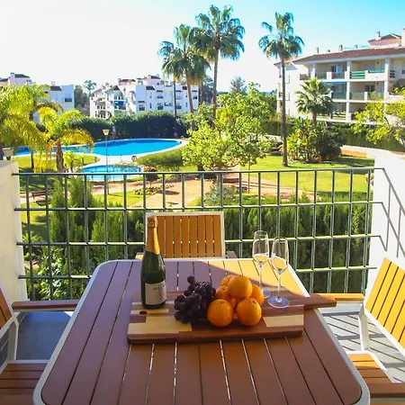 Walk To Puerto Banus, 2br, 2bth, Pool Appartement Marbellac