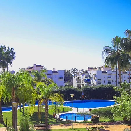 Walk To Puerto Banus, 2br, 2bth, Pool Appartement Marbellac